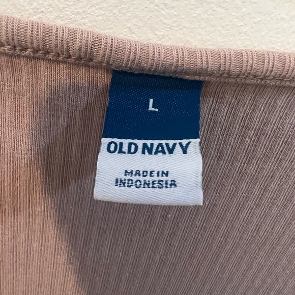 Old Navy Sweetheart Neck Tee - Picture 3 of 4